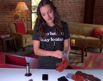Make Your Own Touchscreen Gloves for Texting