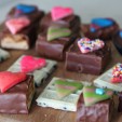 How to Turn Candy Bars into Handmade Valentine’s Treats How to Turn Candy Bars into Handmade Valentine’s Treats