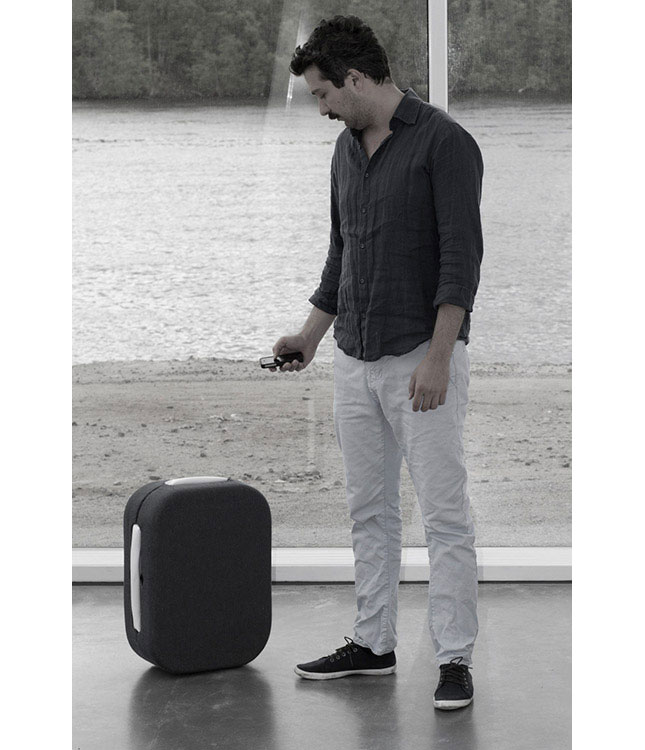 RobotSuitcase-Phone