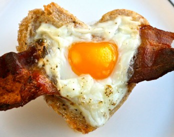 A Heart-y Breakfast: Bacon + Egg Toast Cups