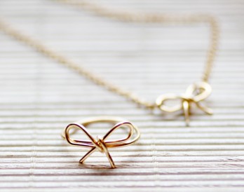 5-Minute DIY: Wire Bow Ring